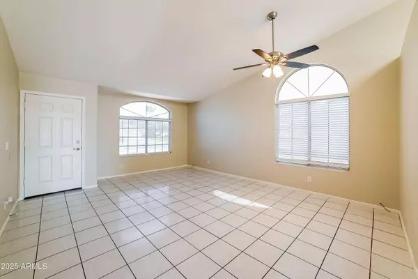 1021 W MESQUITE Avenue, Apache Junction, AZ 85120