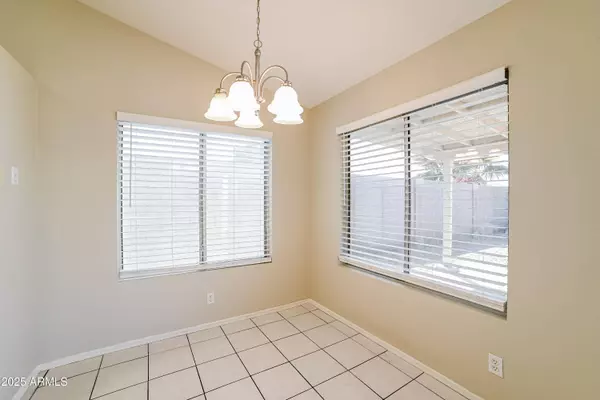 1021 W MESQUITE Avenue, Apache Junction, AZ 85120