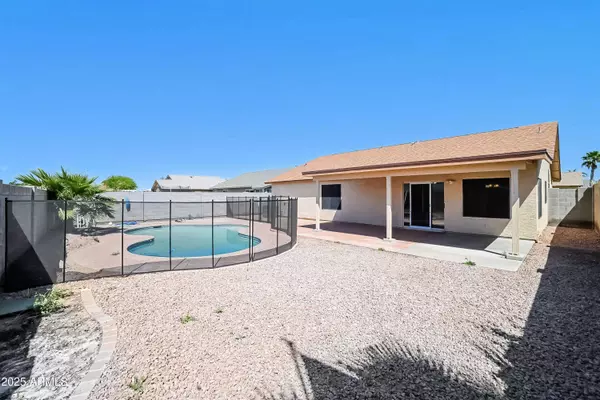1021 W MESQUITE Avenue, Apache Junction, AZ 85120