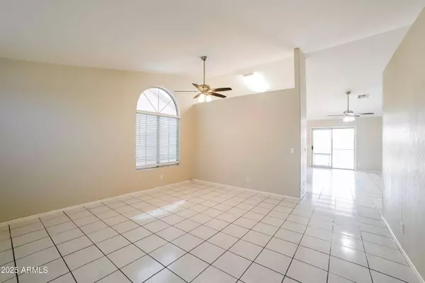 1021 W MESQUITE Avenue, Apache Junction, AZ 85120