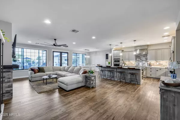 8425 W LOUISE Court, Peoria, AZ 85383