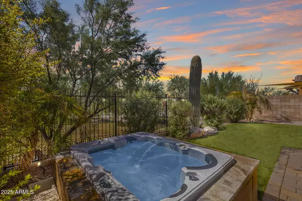 12121 W DESERT MIRAGE Drive, Peoria, AZ 85383