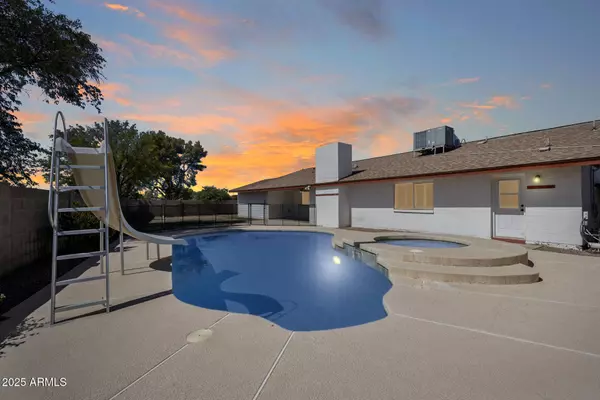 2433 E ENROSE Street, Mesa, AZ 85213