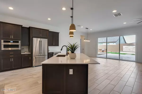 7694 W DESERT SPOON Drive, Peoria, AZ 85383