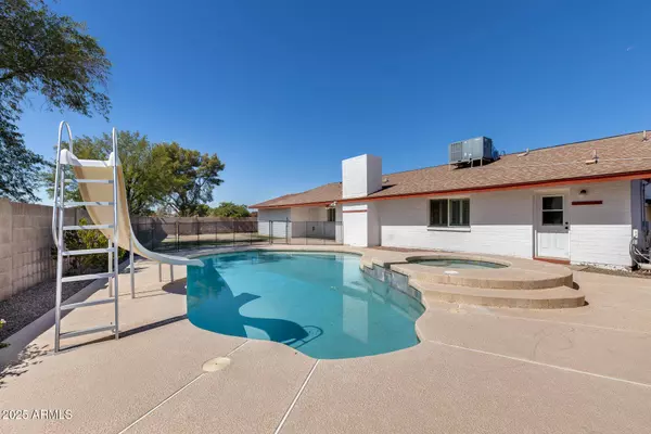 2433 E ENROSE Street, Mesa, AZ 85213