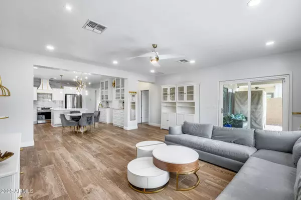 1711 W BIG OAK Street, Phoenix, AZ 85085