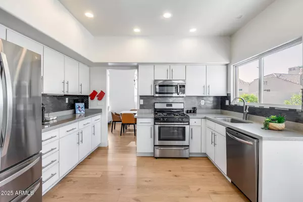 2158 W PENINSULA Circle, Chandler, AZ 85248