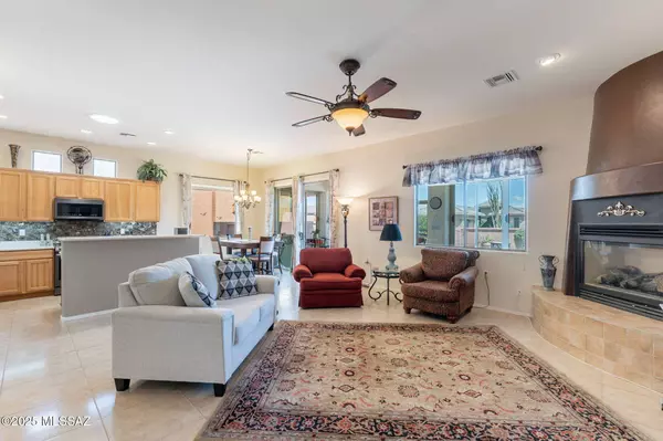 5529 S Guthrie Peak Drive, Green Valley, AZ 85622