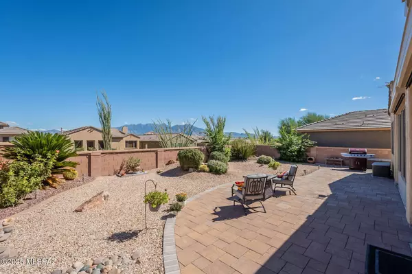 5529 S Guthrie Peak Drive, Green Valley, AZ 85622