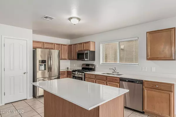 2150 W Sunset Surprise Court, Tucson, AZ 85742