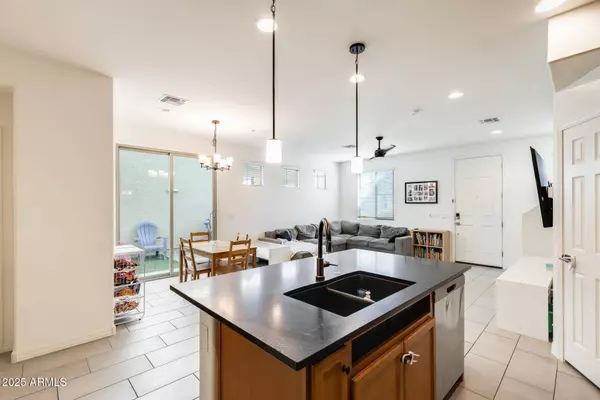 5742 W ILLINI Street, Phoenix, AZ 85043