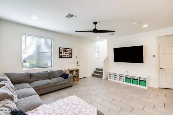 5742 W ILLINI Street, Phoenix, AZ 85043