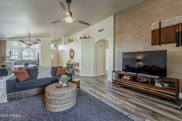 7258 E KIVA Avenue, Mesa, AZ 85209