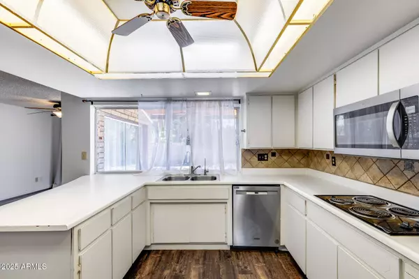 4518 W VISTA Avenue, Glendale, AZ 85301