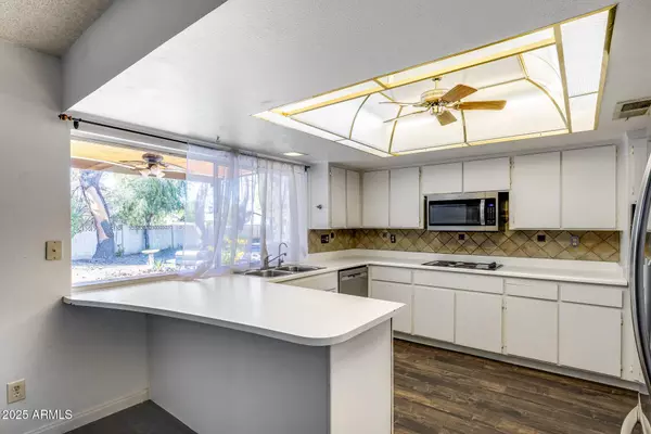 4518 W VISTA Avenue, Glendale, AZ 85301