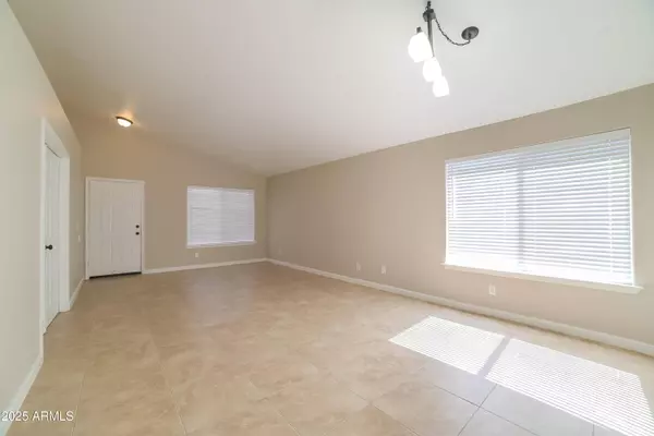 7856 W SAN MIGUEL Avenue, Glendale, AZ 85303