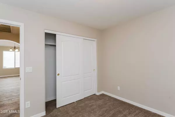 2033 W GREEN TREE Drive, San Tan Valley, AZ 85144