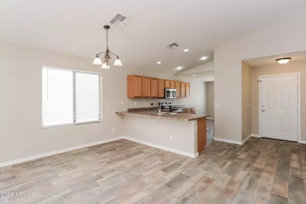 2033 W GREEN TREE Drive, San Tan Valley, AZ 85144