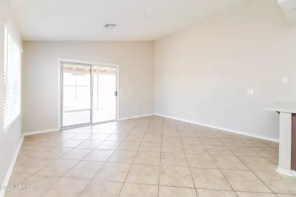 8658 E CAPRI Avenue, Mesa, AZ 85208