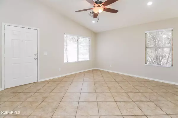 8658 E CAPRI Avenue, Mesa, AZ 85208