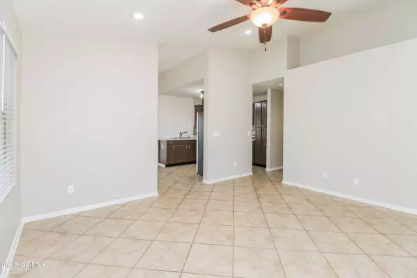 8658 E CAPRI Avenue, Mesa, AZ 85208