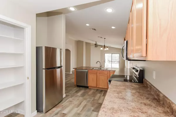 2033 W GREEN TREE Drive, San Tan Valley, AZ 85144