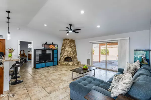 5816 E ACOMA Drive, Scottsdale, AZ 85254