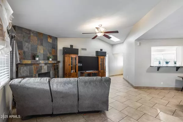 2102 W MARCO POLO Road, Phoenix, AZ 85027