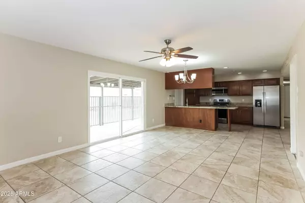 4420 W MERCER Lane, Glendale, AZ 85304