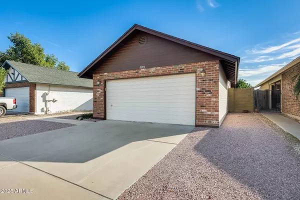 8709 W SAINT JOHN Road, Peoria, AZ 85382