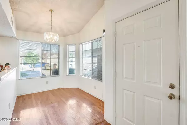 8709 W SAINT JOHN Road, Peoria, AZ 85382