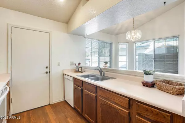 8709 W SAINT JOHN Road, Peoria, AZ 85382