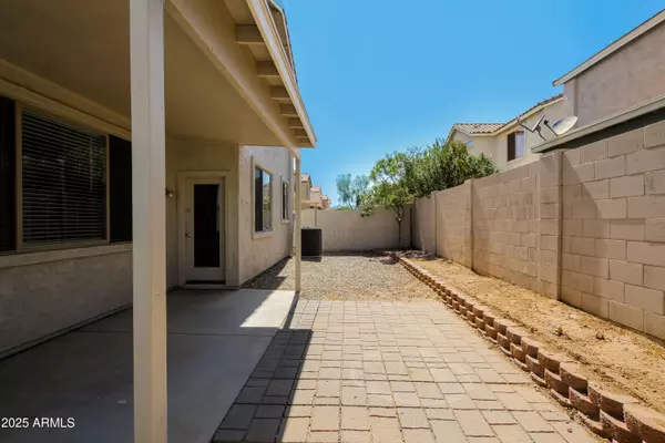 17602 W MANDALAY Lane, Surprise, AZ 85388