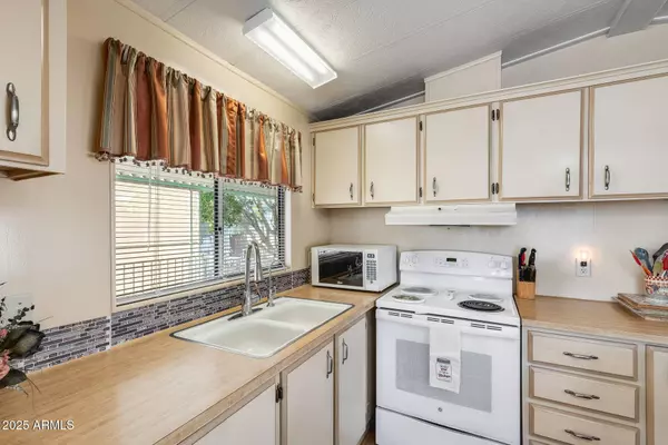 9427 E UNIVERSITY Drive #36, Mesa, AZ 85207