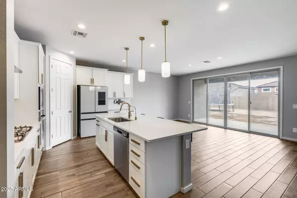 17635 W RED FOX Road W, Surprise, AZ 85387