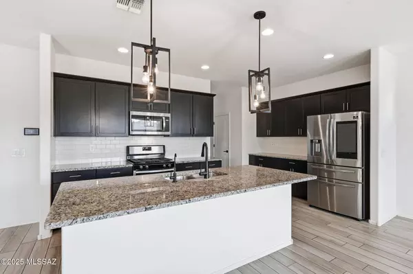 675 N Nestled Hummingbird Lane, Sahuarita, AZ 85629