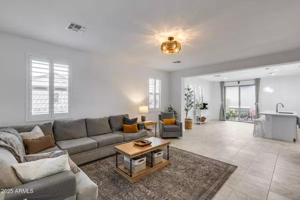 14180 W BRONCO Trail, Surprise, AZ 85387