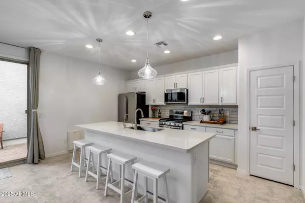 14180 W BRONCO Trail, Surprise, AZ 85387