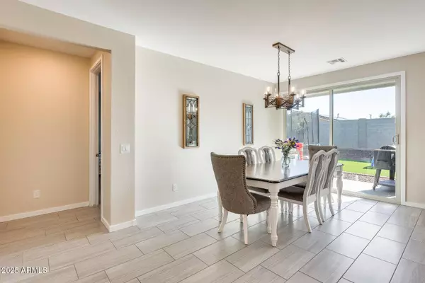 17381 W RUNNING DEER Trail, Surprise, AZ 85387