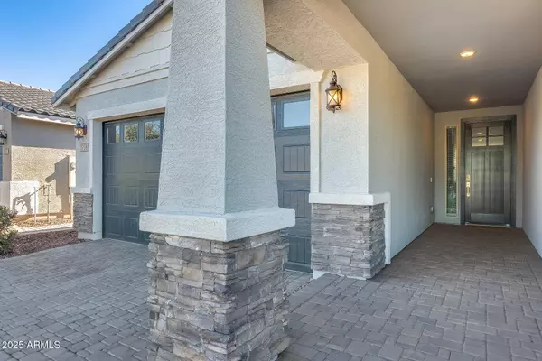 17381 W RUNNING DEER Trail, Surprise, AZ 85387