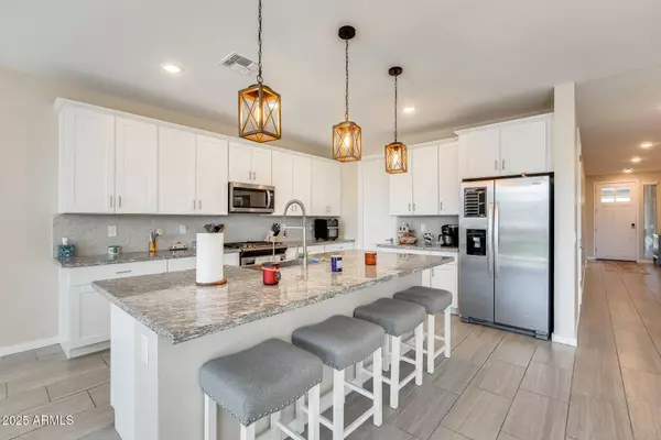 17381 W RUNNING DEER Trail, Surprise, AZ 85387