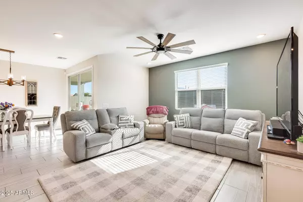 17381 W RUNNING DEER Trail, Surprise, AZ 85387