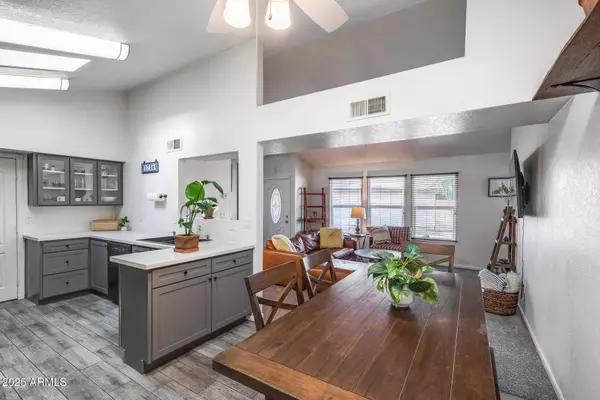 1726 E JUANITA Avenue, Mesa, AZ 85204