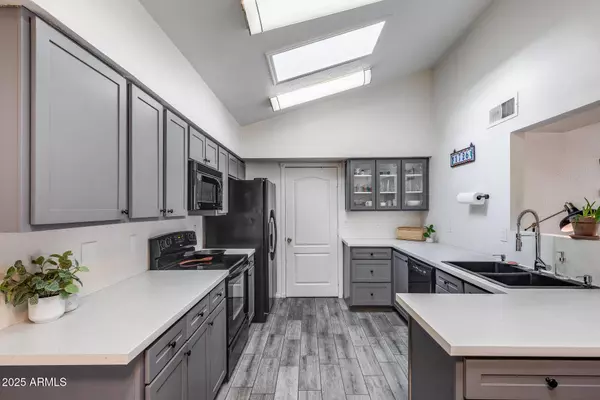 1726 E JUANITA Avenue, Mesa, AZ 85204