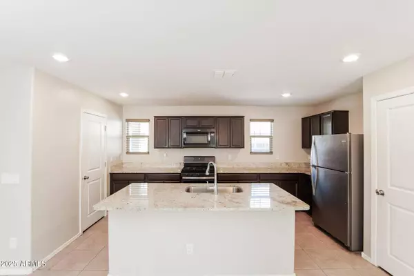 16235 W LA VENTILLA Way, Goodyear, AZ 85338