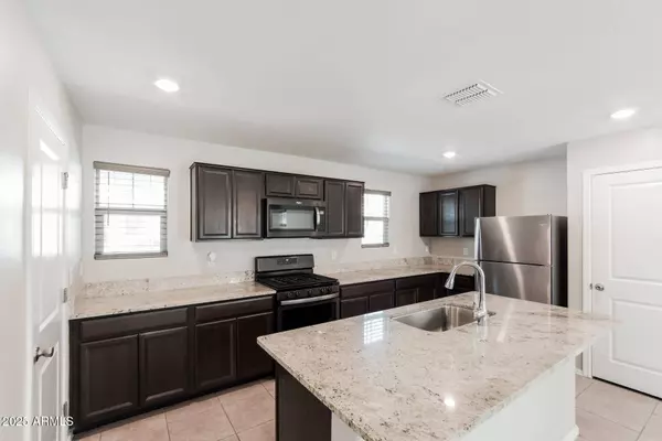 16235 W LA VENTILLA Way, Goodyear, AZ 85338