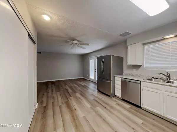 7251 W CINNABAR Avenue, Peoria, AZ 85345