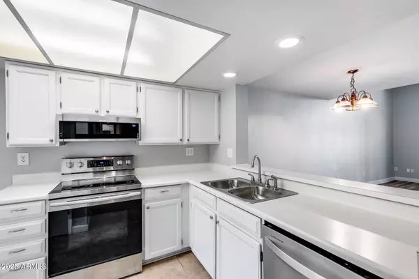 2718 W DESERT COVE Avenue, Phoenix, AZ 85029