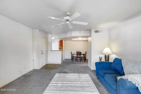 1880 E MORTEN Avenue #121, Phoenix, AZ 85020