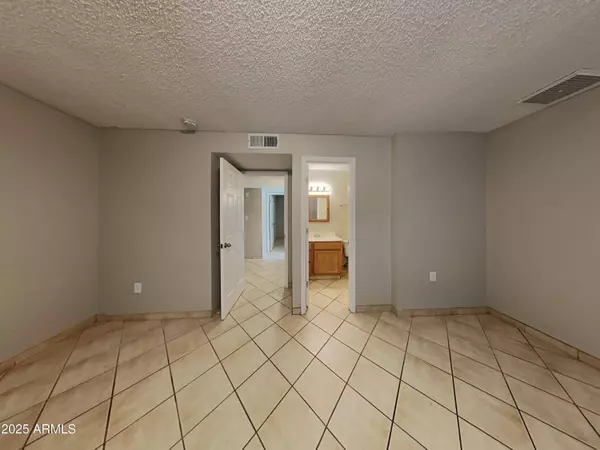 7251 W CINNABAR Avenue, Peoria, AZ 85345